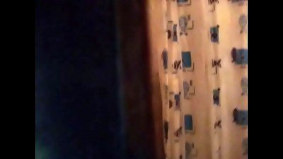 Espiando las tetas a mi abuela de 73a&ntilde;os DESNUDA