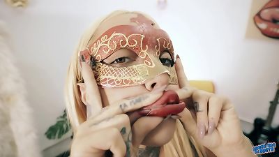 small stunner Has hefty stupid Lips and enormous perky cootchie Lips! Plus a chubby ASS!