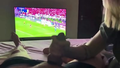 young wifey deepthroating husband during the Corinthians x Flamengo final. conclude in RED.