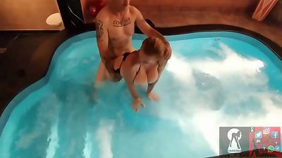 A Esas Enormes Tetas Hay Que Regarlas Con Mucha Leche Todos Los D&iacute;as!