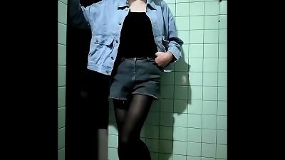 åœ¨é„°å±…å®¶ç©¿é»‘çµ²è‡ªæ…°å°„ç²¾