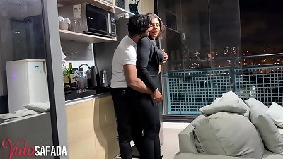 horny guy showed that he indeed has a lot of experience with married women. He made Lu cum a pile and even squirt a lot.