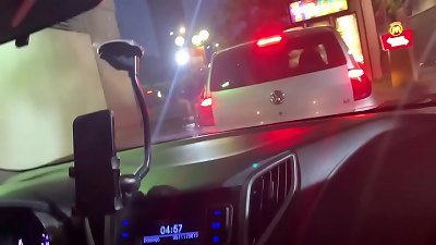 Boquete na fila do drive thru do mc donalds