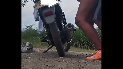 pulverizing outdoors with the school classmate