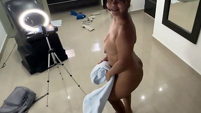 Everyone would like to have a mother-in-law who waits for us like this after arriving from work