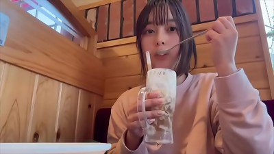 [A university student's daily routine] After going to a cafe and taking a walk, I stroked at home and came a lot...