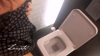 Random teenager hook up in a public toilet (Lanreta)