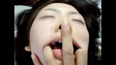 å¥³å¤§å­¦ç”Ÿè¢«éª—åˆ°é…’åº—ç”¨å†…è£¤å¡žå˜´å¼ºå¹² ç›´æŒ¥æ³ªæ±‚é¥¶