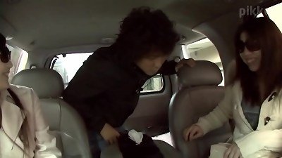 inexperienced chick Miku's fuckbox check, picking up another doll Yuki and bringing her into the car(01829)