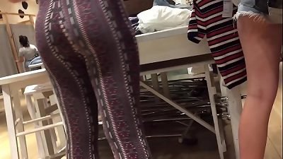 slim bubble booty teen in Pattern leggings