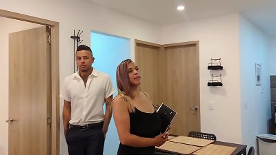 The saleswoman who teaches Thomas how to use the sofa